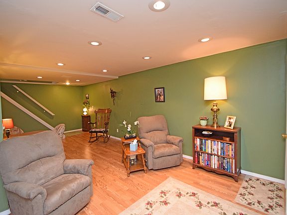4th image of 137 Albright Dr