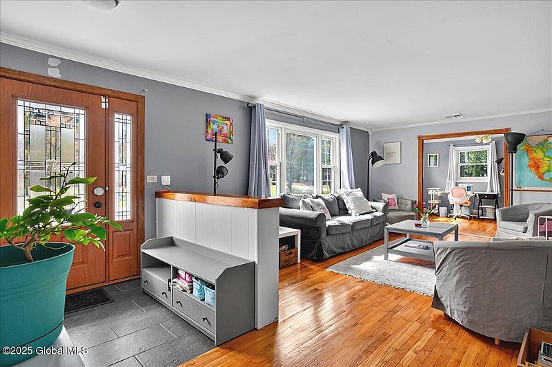 3rd image of 19 Hillcrest Drive