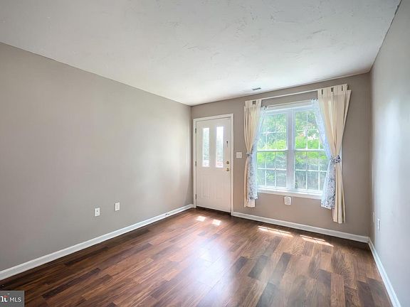4th image of 3576 Mark Dr #3576