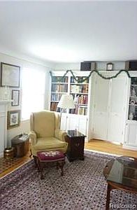 5th image of 611 Claremont St
