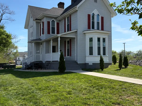 114 E Main St, Salem, VA 24153