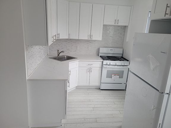 5th image of 514 Anderson Ave