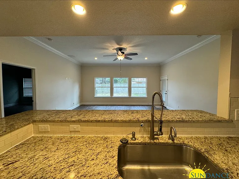306 Ohio Pl — Photo 13