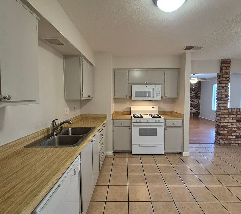1st image of 7520 Blackthorne Way