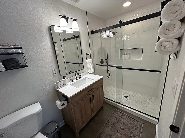 37244 Fallsgrove Ave #B — Photo 11