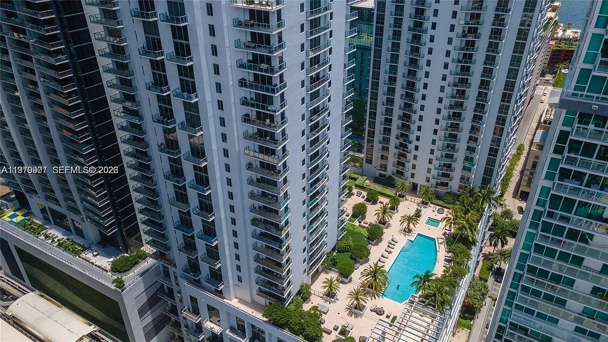 Building Photo - 1060 Brickell Ave #1605
