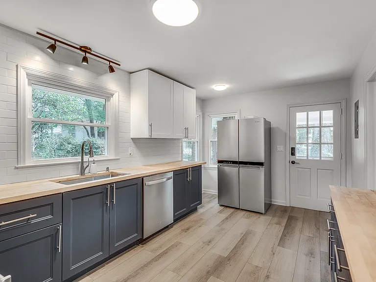 675 N Superior Ave — Photo 6