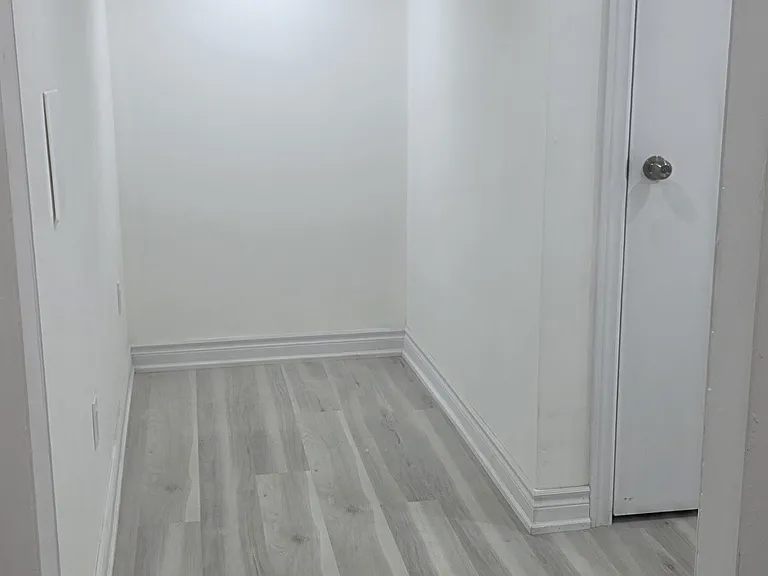 114 Benjamin Blvd #BASEMENT — Photo 5