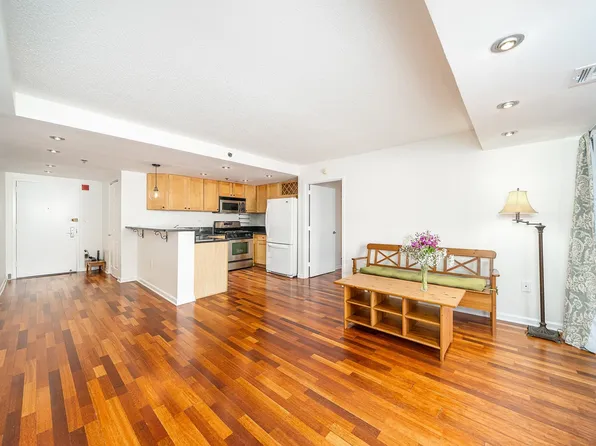 700 1st Street image 1 of 20