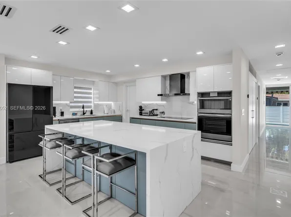 1045 Hollywood Blvd, Hollywood, FL 33019