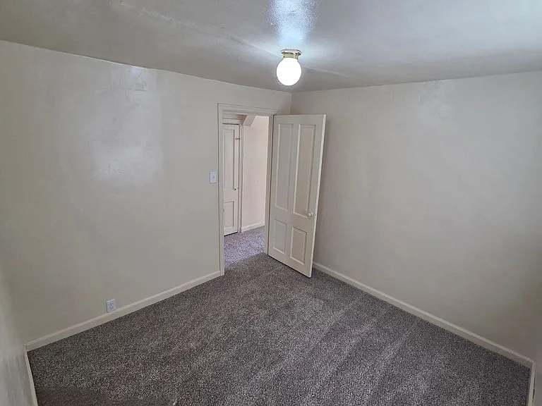 103 E Center St — Photo 11