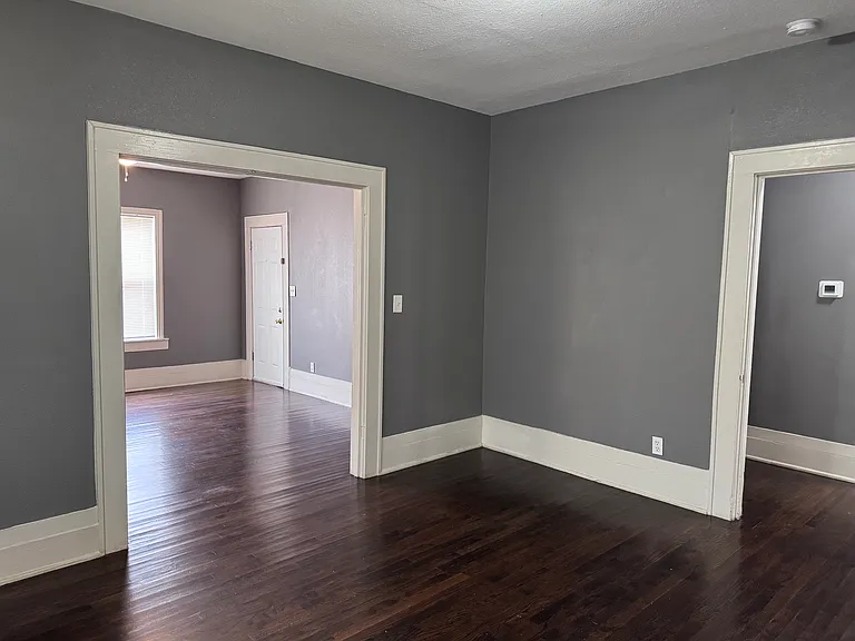 2607 S Ewing Ave — Photo 3