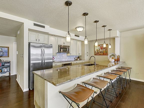 5th image of 301 Island Dr #D