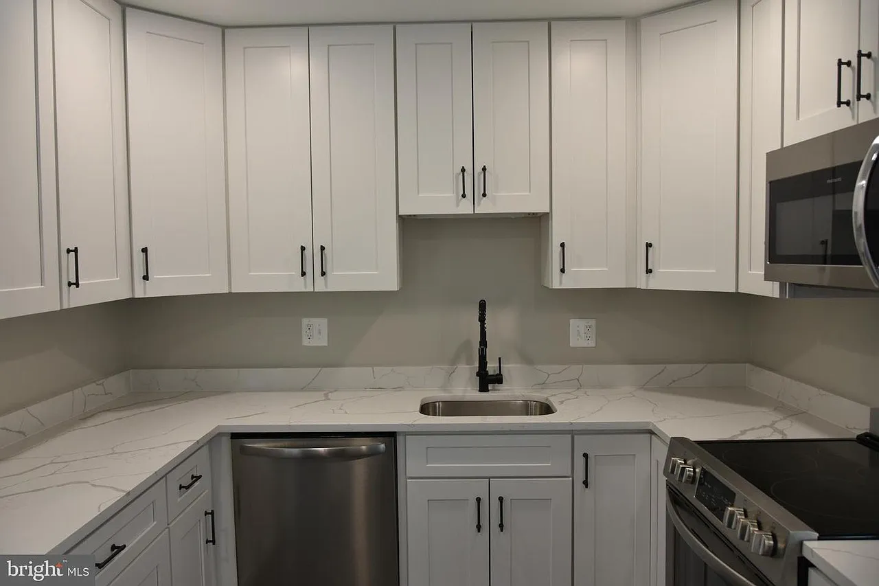 4 bed, 3.5 bath, 1944 sqft, $3,750 — Photo 2