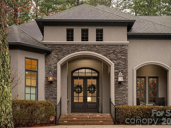 2nd image of 4006 Pinehill Ln