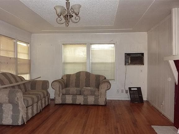 4th image of 1736 W Roselawn Ave