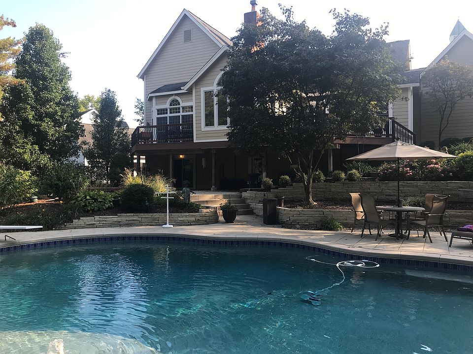 2nd image of 231 W Manor Dr