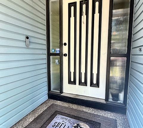 3rd image of 716 Parkway Ct NE