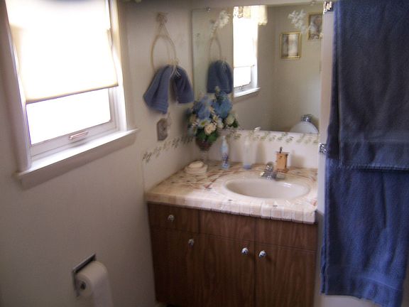 Full Bath off Bedroom