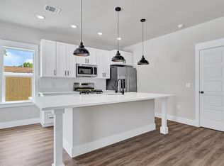 204 Booker T Washington St UNIT B, Conroe, TX 77301