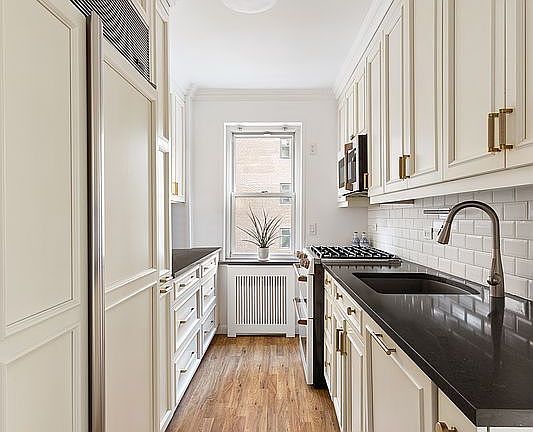 5th image of 50 Sutton Pl S APT 7E