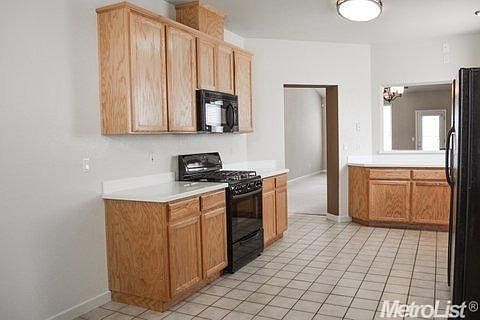 3rd image of 1070 Meadowbrook Dr