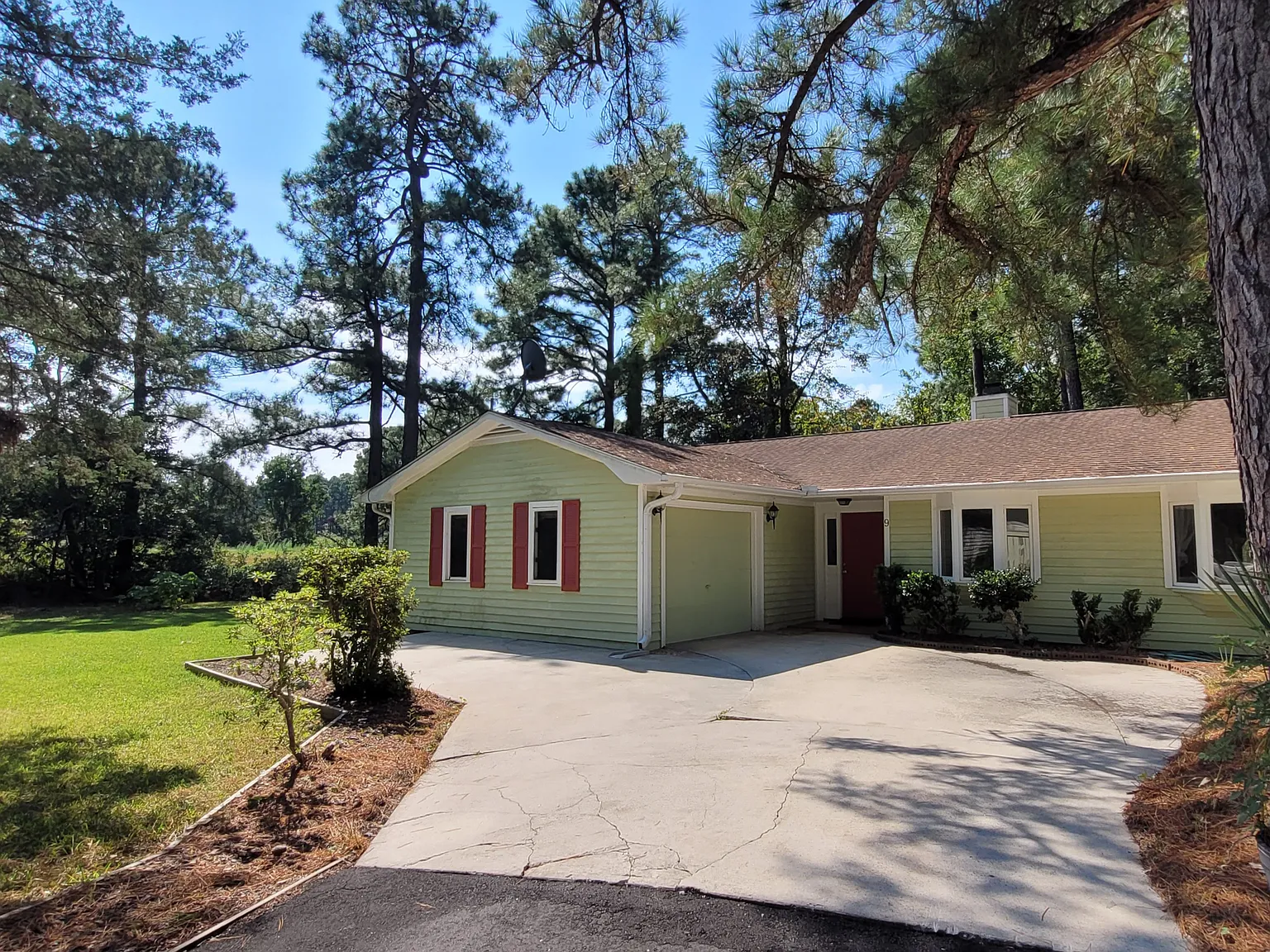 3 bed, 1378 sqft, $1,950 — Photo 1