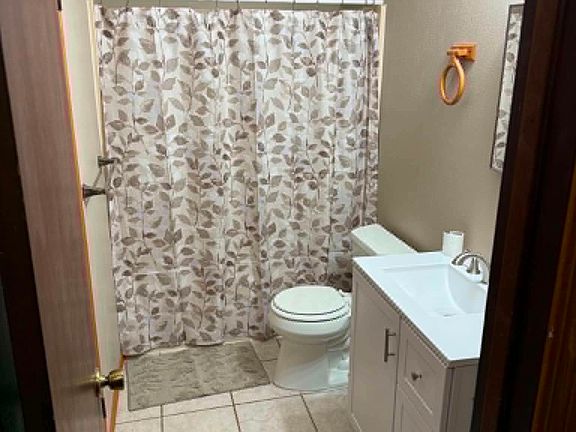 5th image of 208 N Marlen Ct