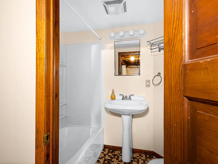 1107 E 2nd St #1107 — Photo 18