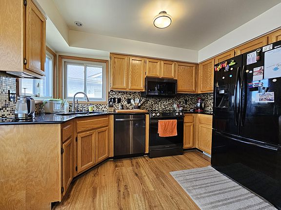 5th image of 2545 Woodmont Dr E