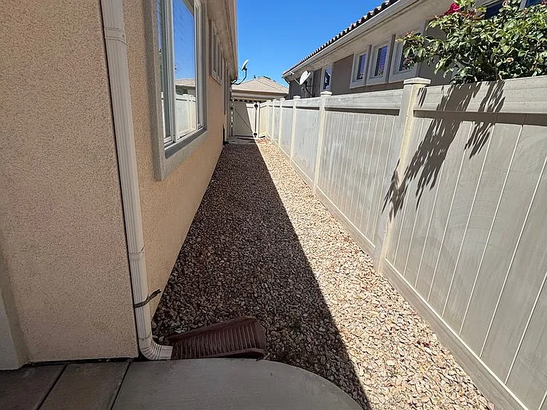 11083 Port Royale Ct — Photo 17