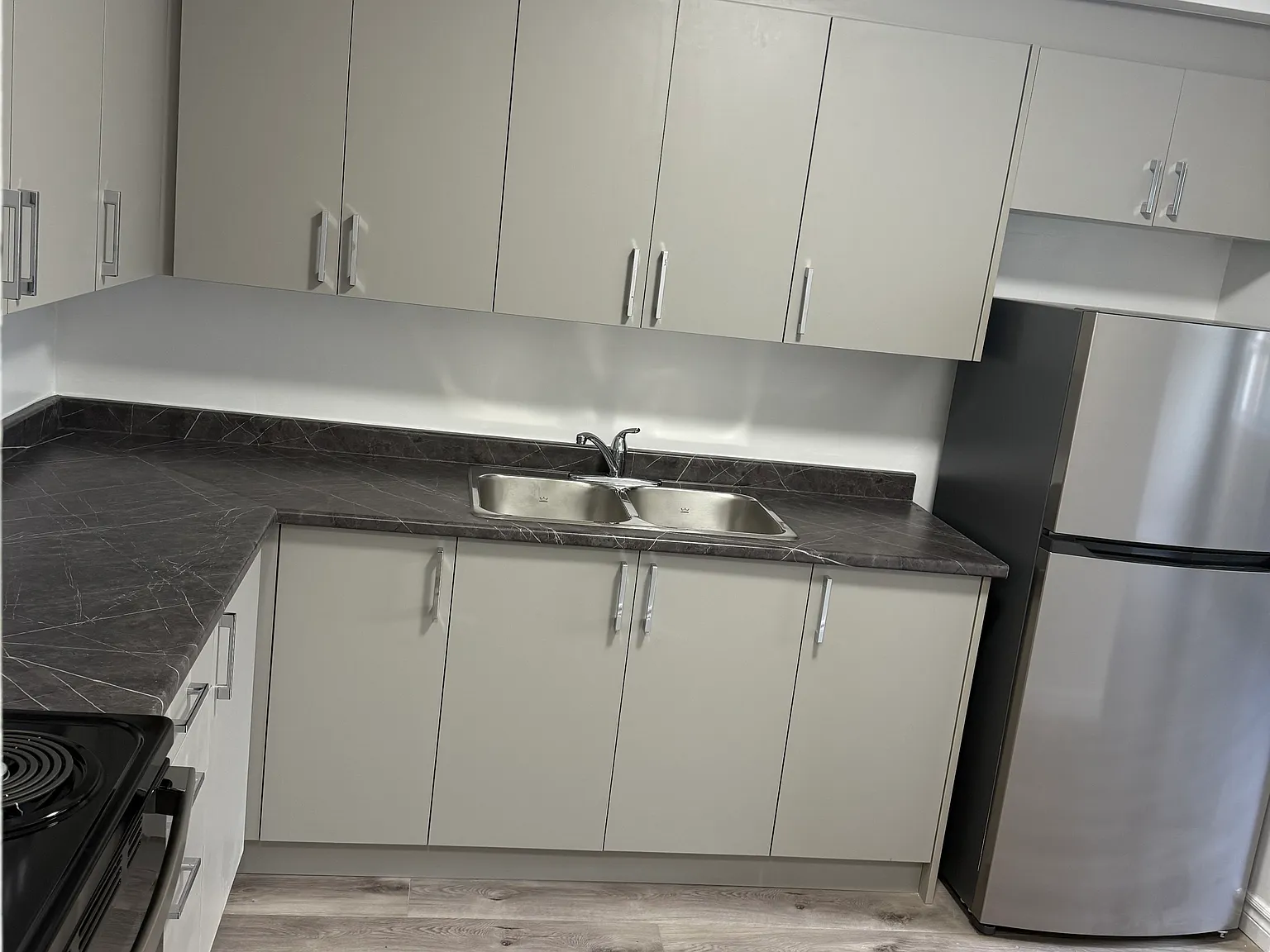 2808 Keele Street Apartments — Photo 2