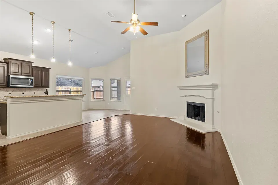 4 bed, 1773 sqft, $2,395 — Photo 3