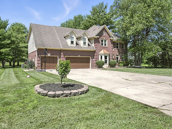 2nd image of 2940 Sunderland Dr
