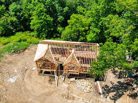2nd image of 7 Lindenwood Lane