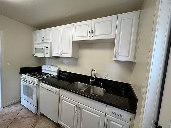 4th image of 4948 W Point Loma Blvd