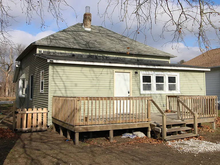 207 E Franklin St — Photo 10
