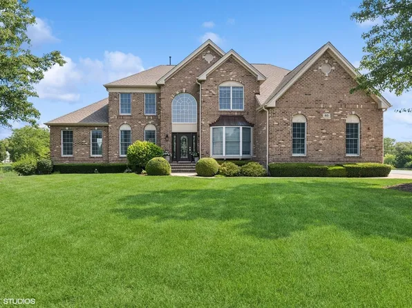 85 Tournament Dr N, Hawthorn Woods, IL 60047