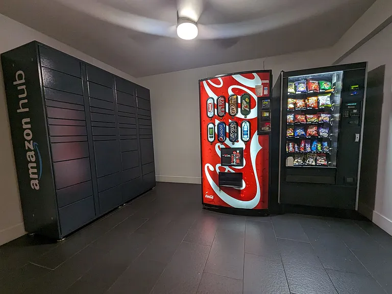 1811 Tamarind Ave — Photo 5