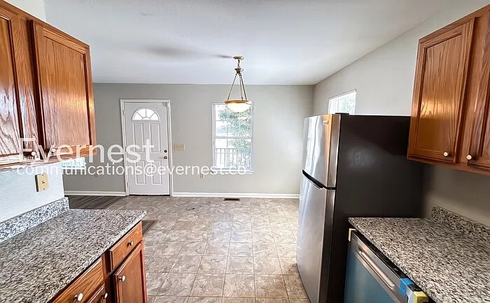 4 bed, 2.0 bath, 1152 sqft, $1,599 — Photo 3