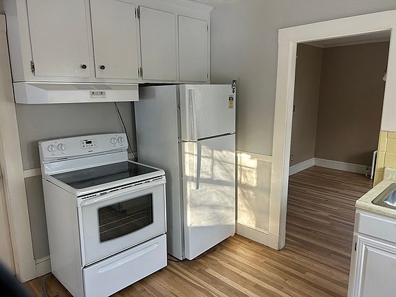 5th image of 131 Neponset St