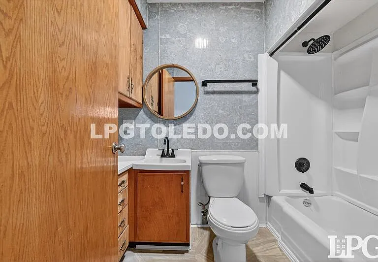 1525 Akron St — Photo 17