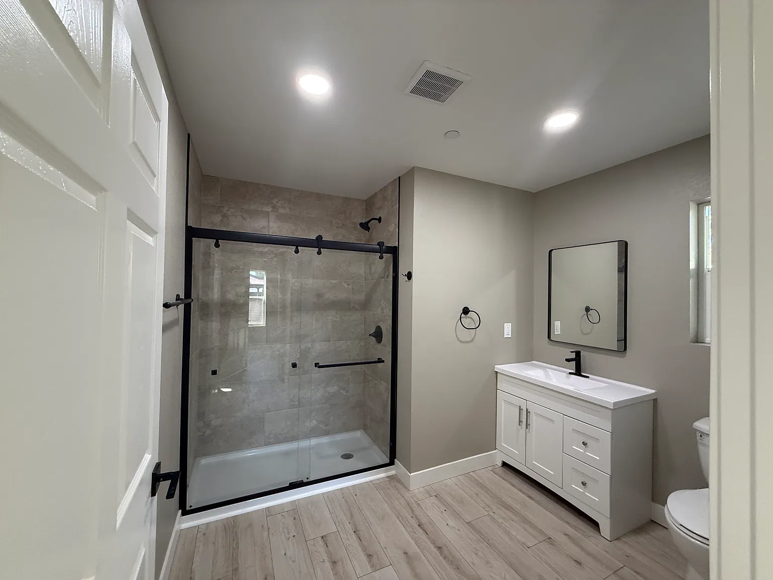 2 bed, 750 sqft, $2,050 — Photo 1