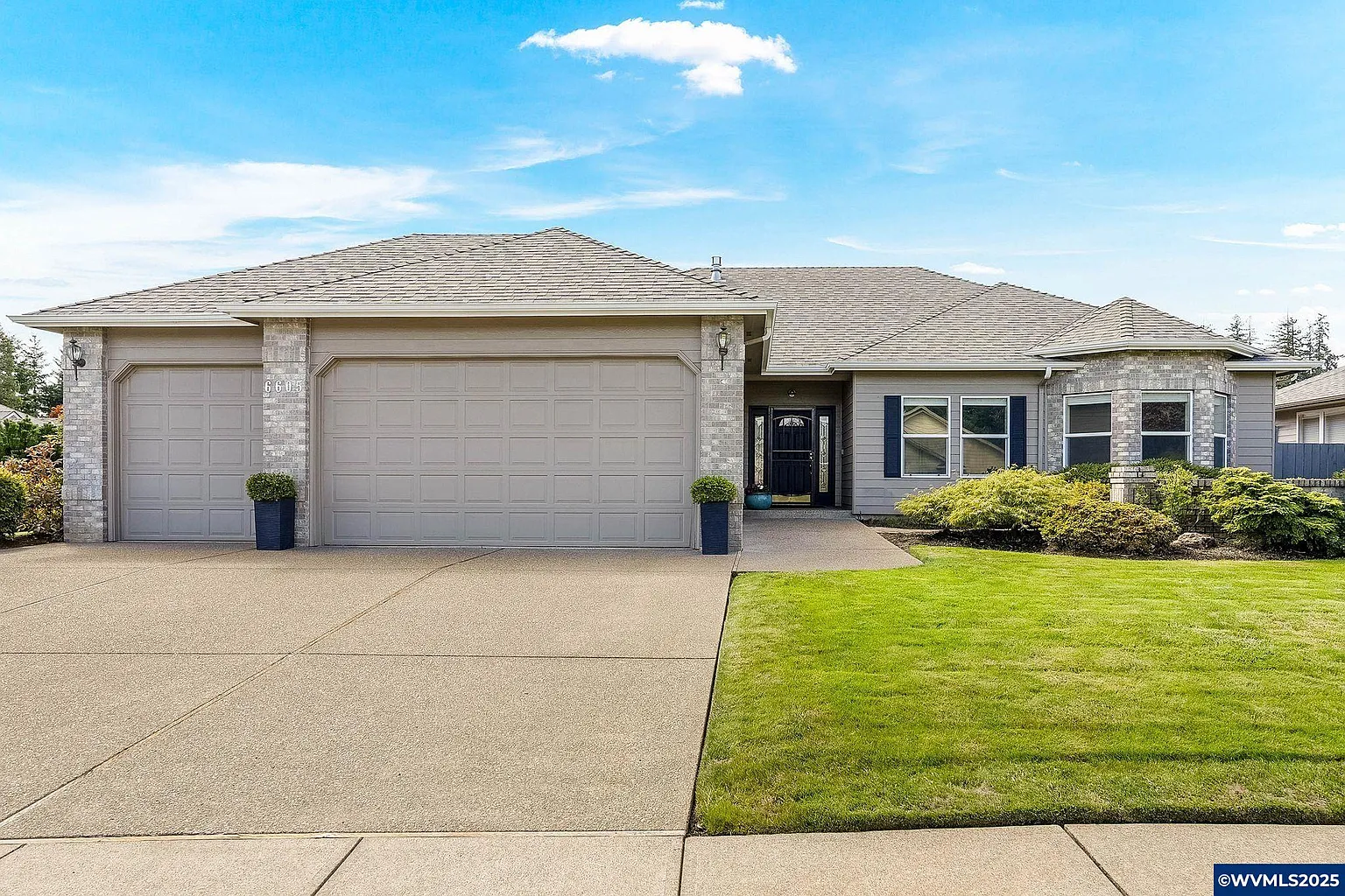 6605 Parkshadow Ct NE photo 1