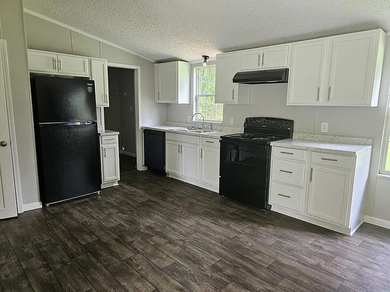 404 Short St — Photo 4