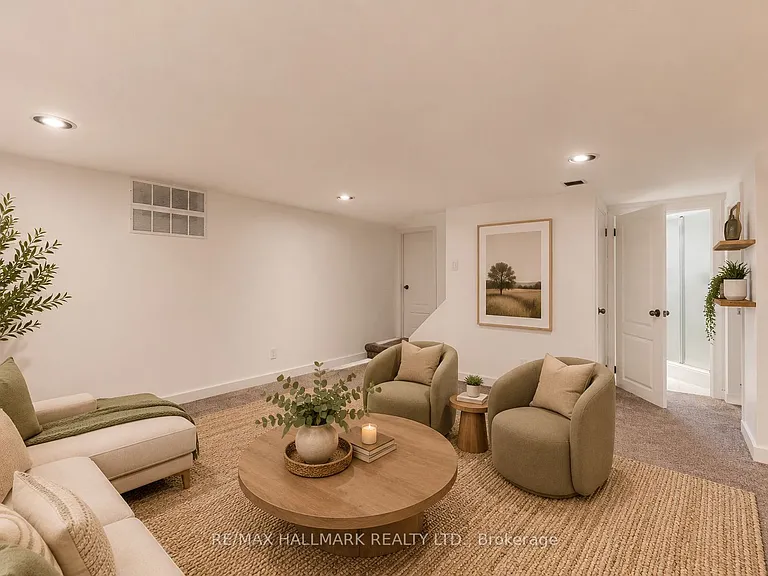 35 Benlamond Ave — Photo 11