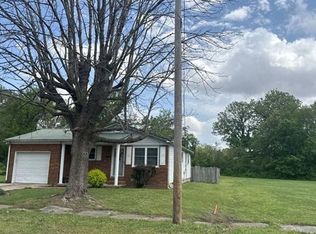 338 N Poplar St, Dexter, MO 63841