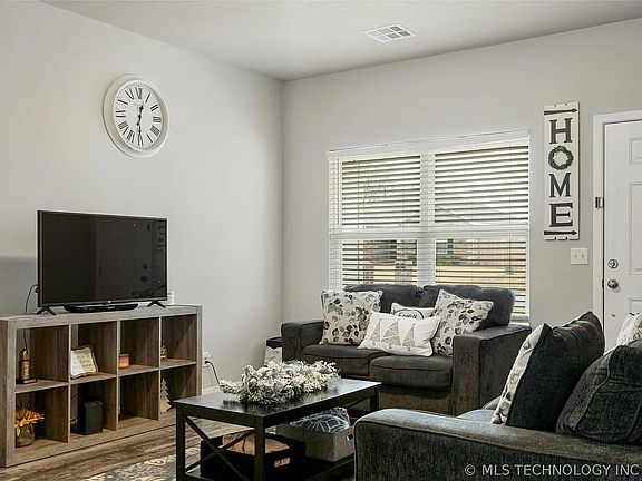 5th image of 14427 N 73rd East Ave