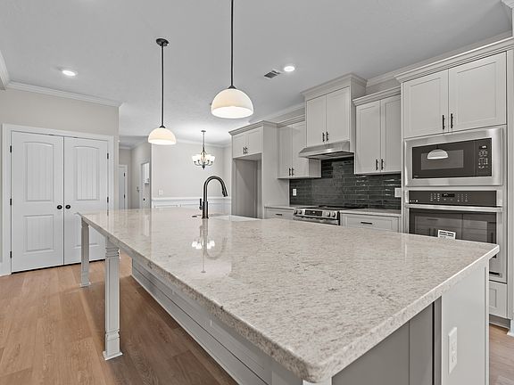 5th image of 604 Lampart Drive