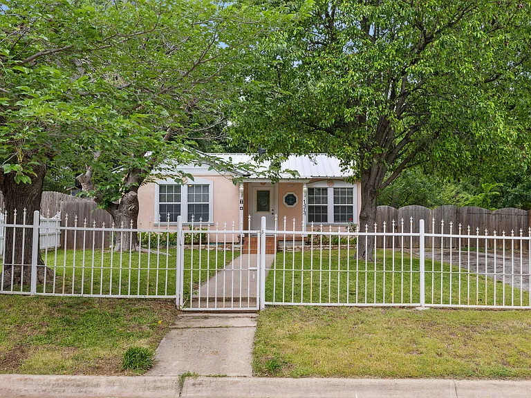 1424 Knight St — Photo 17